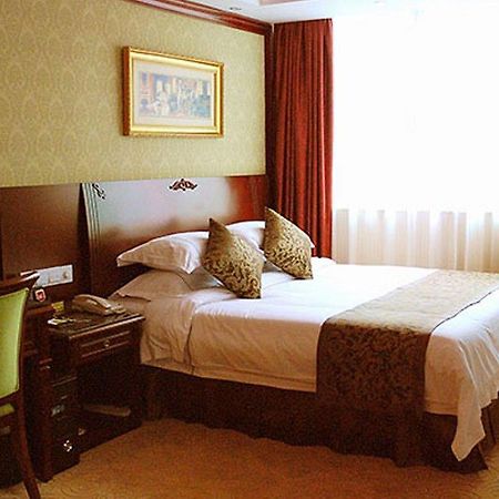 Vienna Hotel Shenzhen Train Station Branch Bagian luar foto
