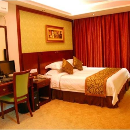 Vienna Hotel Shenzhen Train Station Branch Bagian luar foto
